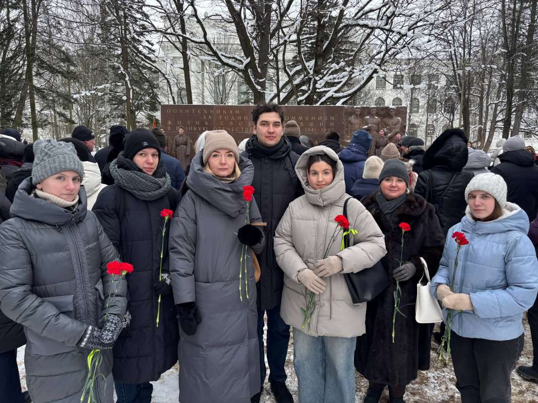 Изображение: Студенты и сотрудники ВШГУ почтили память Политехников в день снятия блокады Ленинграда