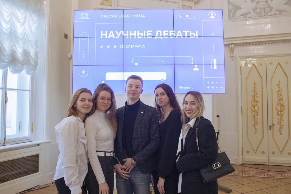 Студенты ВШАУ приняли участие в организации весеннего чемпионата по дебатам для школьников Санкт-Петербурга